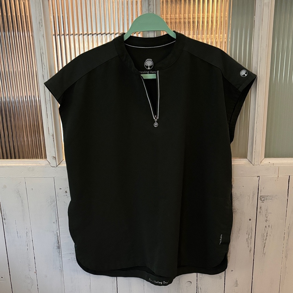 Women’s scrub top
